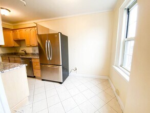 1441 Beacon St, Unit #1 in Brookline, MA - Building Photo - Building Photo