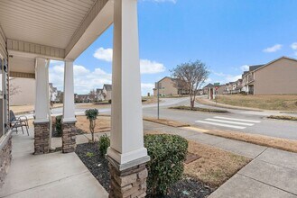 1702 Sprucedale Dr in Nashville, TN - Foto de edificio - Building Photo