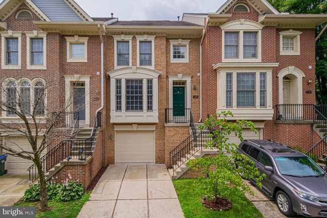 3916 Maximilian Ct in Fairfax, VA - Building Photo - Building Photo