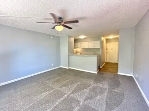 Cambridge Vista in Las Vegas, NV - Foto de edificio - Building Photo