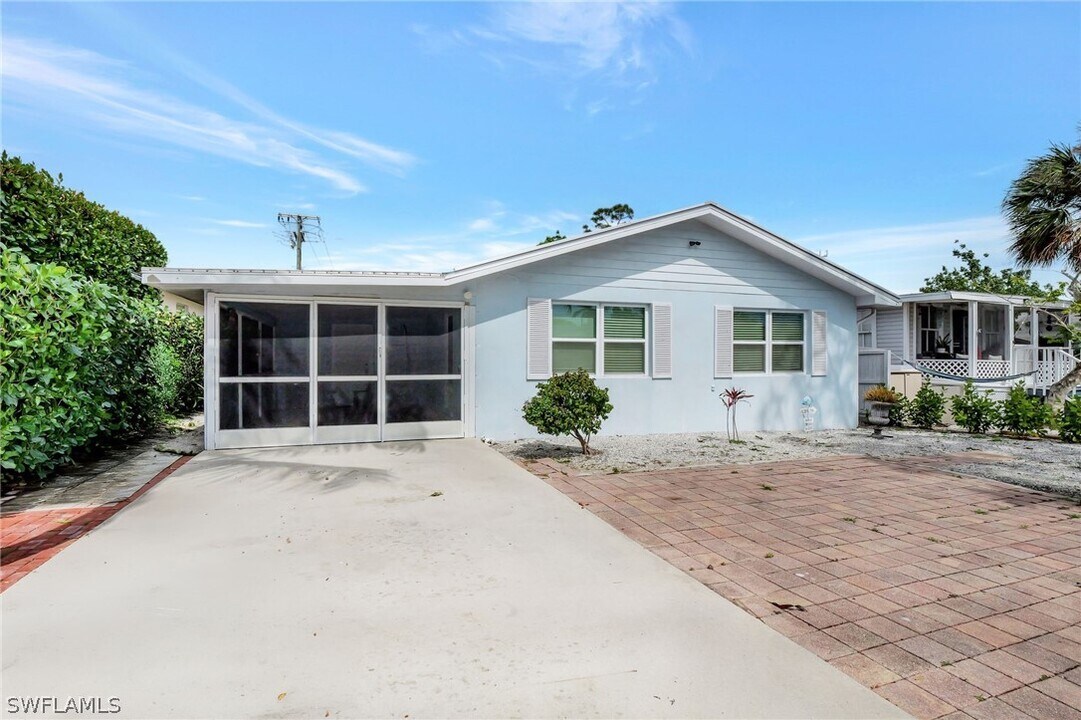 1009 Ridge St in Naples, FL - Building Photo