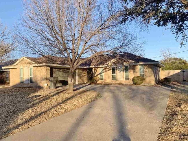 property at 5519 Briargrove Dr