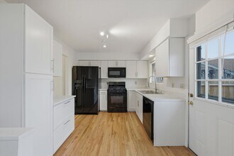 7373 S Knolls Way in Centennial, CO - Building Photo - Building Photo