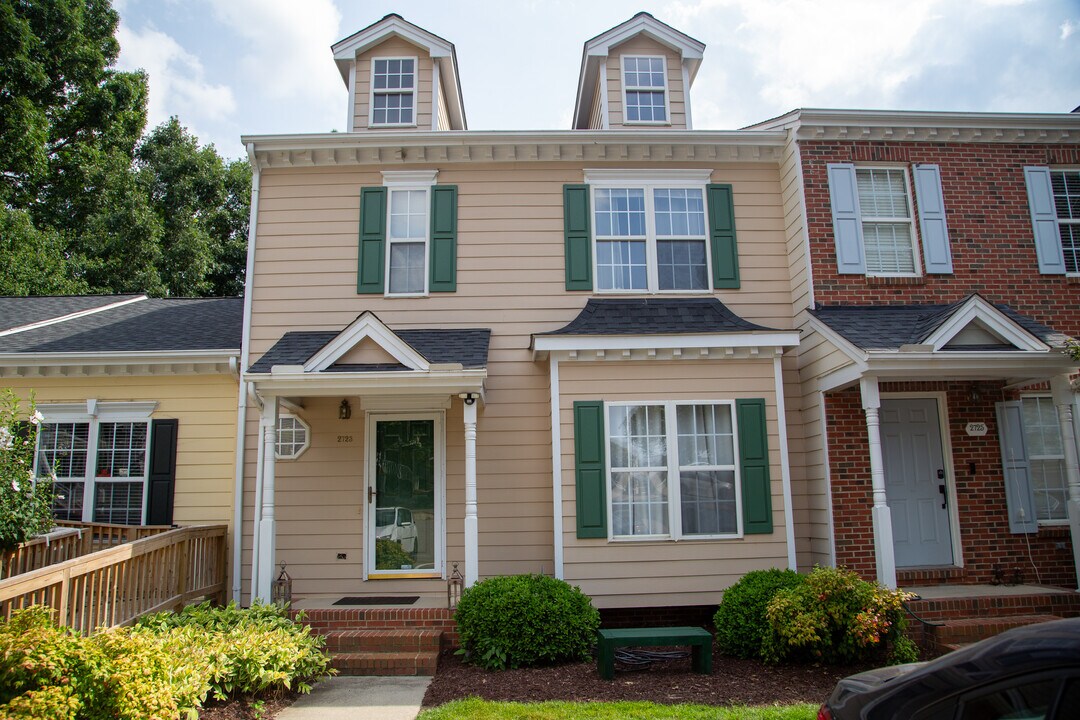 2723 Sterling Park Dr in Raleigh, NC - Building Photo