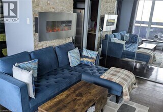 2020 Jasmine Crescent in Ottawa, ON - Building Photo - Building Photo