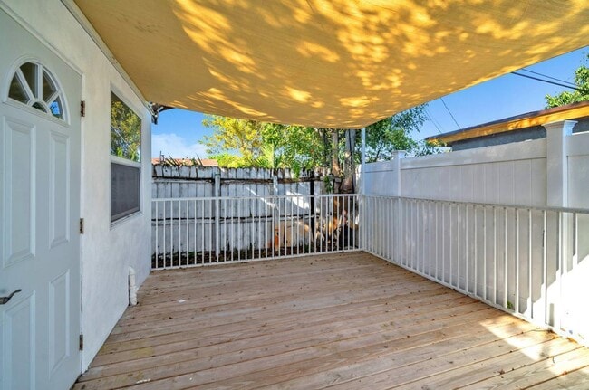 7151 Taft St in Hollywood, FL - Building Photo - Building Photo