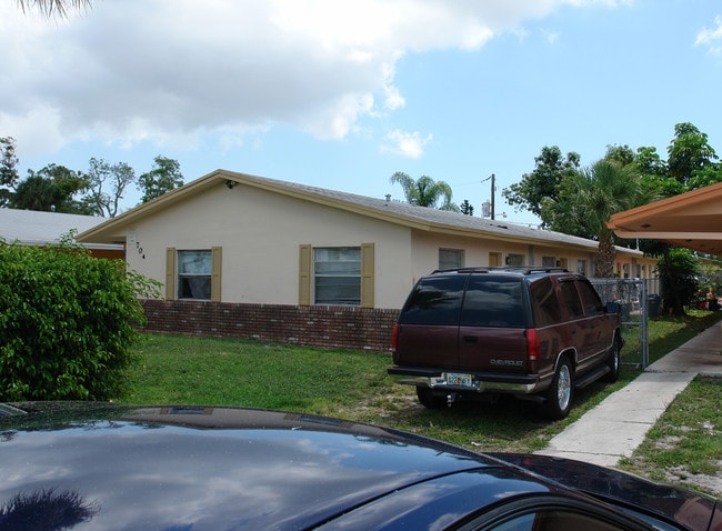 700-704 SW 16th Ave in Fort Lauderdale, FL - Building Photo - Building Photo