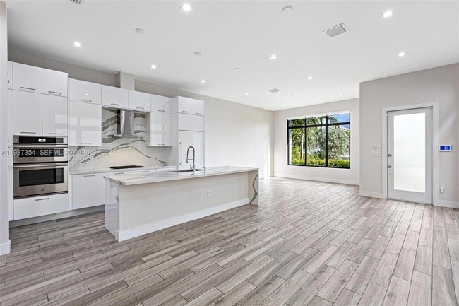 8225 NW 43rd St in Miami, FL - Building Photo - Building Photo