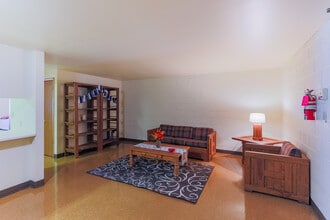 Wehnwood Court Student Living in Altoona, PA - Building Photo - Interior Photo