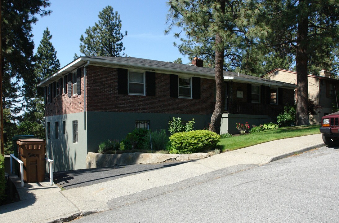 828 W Cliff Dr in Spokane, WA - Building Photo