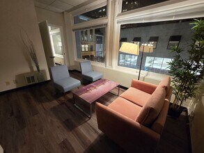 Sixth & Pine Building in Seattle, WA - Foto de edificio - Interior Photo