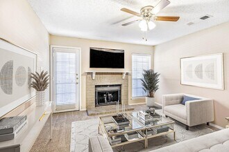 The Arbors of Euless Apartments in Euless, TX - Foto de edificio - Building Photo