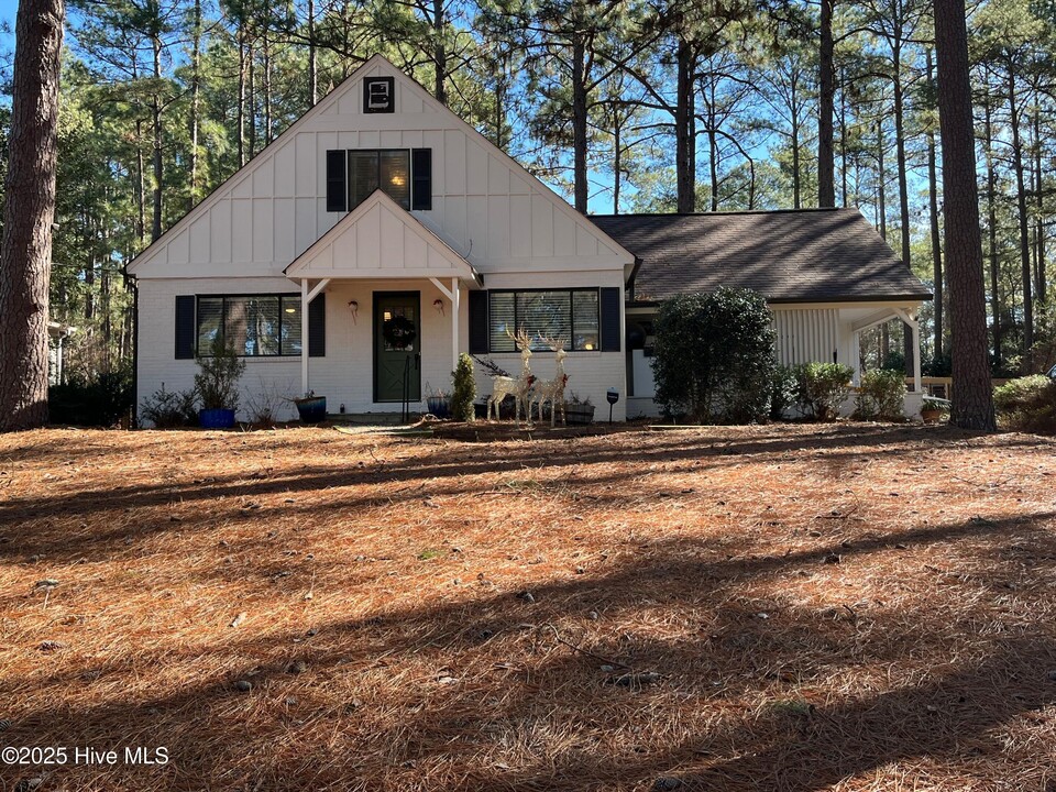 113 Pine Ridge Dr in Whispering Pines, NC - Building Photo