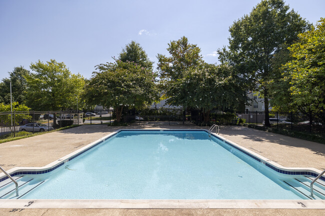 Acclaim at Sterling in Sterling, VA - Foto de edificio - Building Photo
