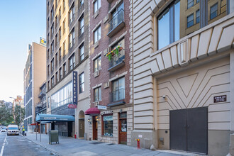 114 E 27th St in New York, NY - Foto de edificio - Building Photo