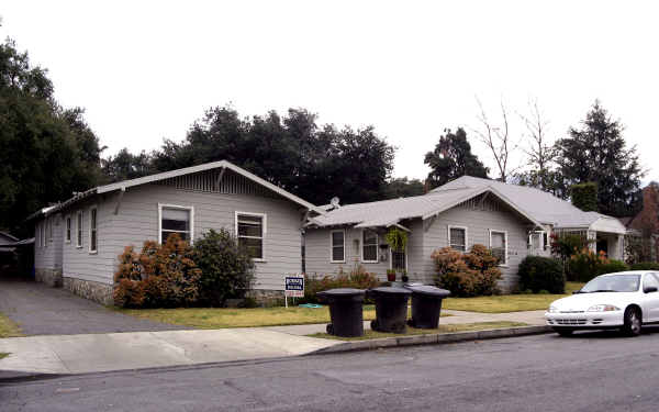 227 Melrose Ave in Monrovia, CA - Foto de edificio