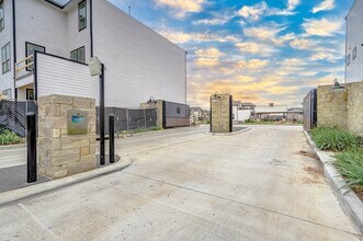 3405 Knighton Hill Dr in Houston, TX - Building Photo - Building Photo