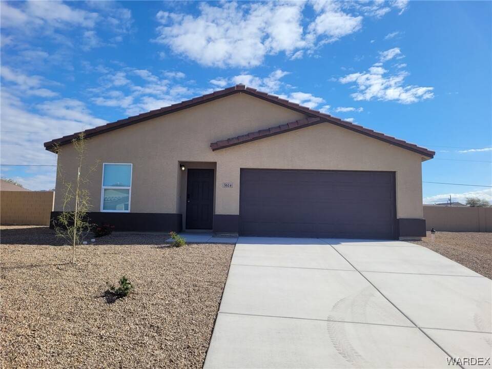 5614 Beaver Creek Ave in Mohave Valley, AZ - Foto de edificio