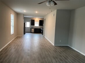 827 Redinger Ridge Dr in Huffman, TX - Building Photo - Building Photo