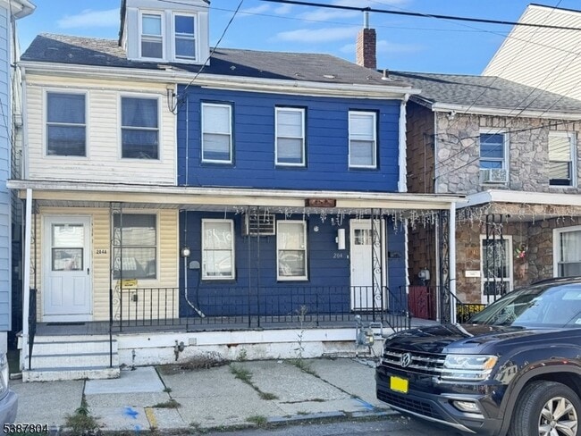 property at 204 Mercer St