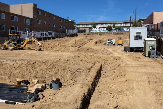 Eagle Rock 17 in Los Angeles, CA - Foto de edificio - Building Photo