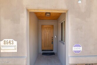 8643 E Sandalwood Dr in Scottsdale, AZ - Building Photo - Building Photo