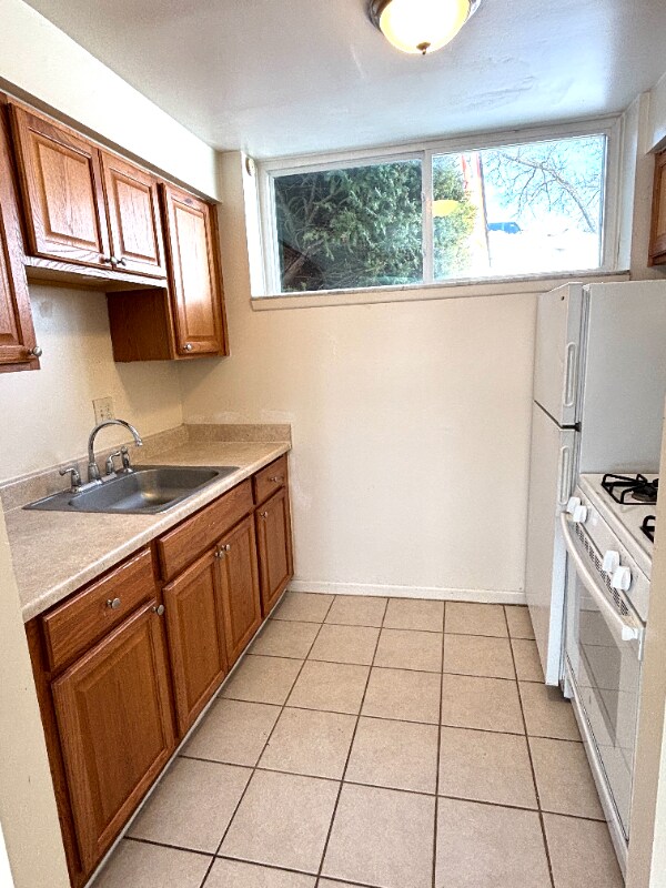 156 Summit View Ct in White Lake, MI - Foto de edificio - Building Photo