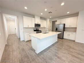 9922 Angel Valley Dr in Las Vegas, NV - Building Photo - Building Photo