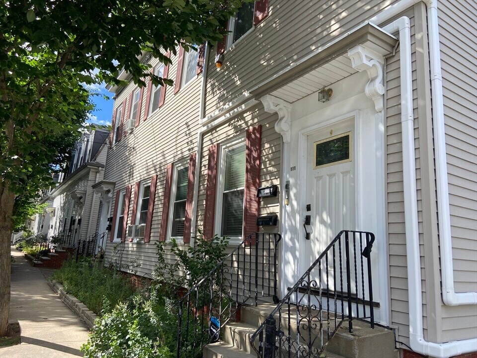 111 Heath St in Somerville, MA - Building Photo