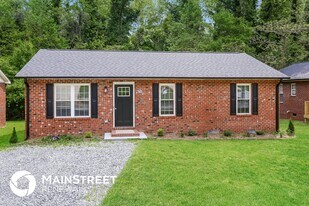 821 Dogwood Cir in High Point, NC - Building Photo