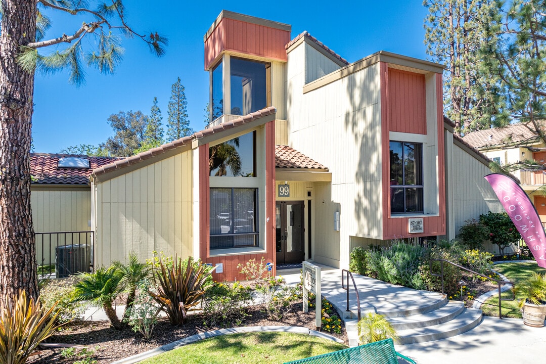 Ashwood Gardens in Ventura, CA - Building Photo