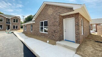 361 Crescent Dr in Springfield, TN - Building Photo