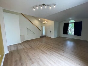 15115 NW Decatur Way in Portland, OR - Building Photo - Building Photo