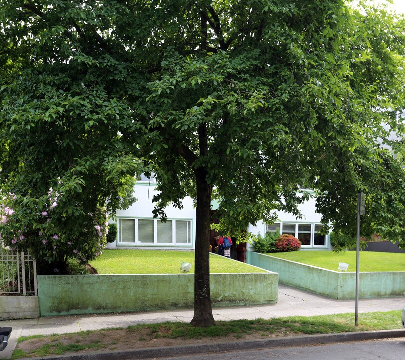 Alfran Manor in Vancouver, BC - Building Photo