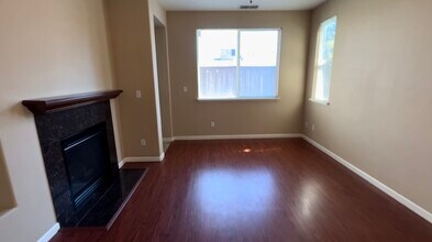 338 Blue Sky Dr in Lathrop, CA - Building Photo - Building Photo
