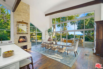 6166 Ramirez Canyon Rd in Malibu, CA - Foto de edificio - Building Photo