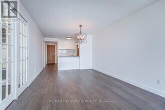 233 Beecroft Rd in Toronto, ON - Building Photo - Building Photo