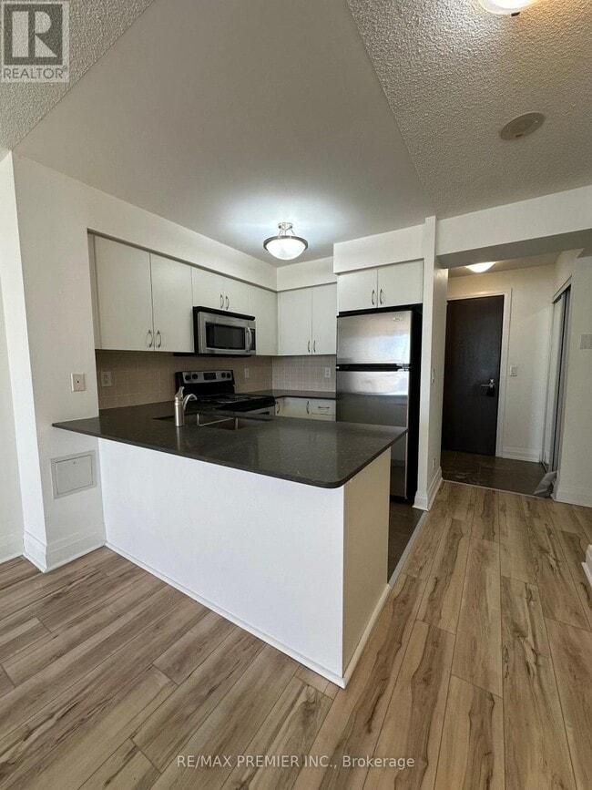 1060 Sheppard Ave W in Toronto, ON - Building Photo - Building Photo