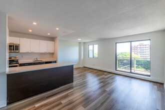 614 Lake in St Catharines, ON - Building Photo - Interior Photo