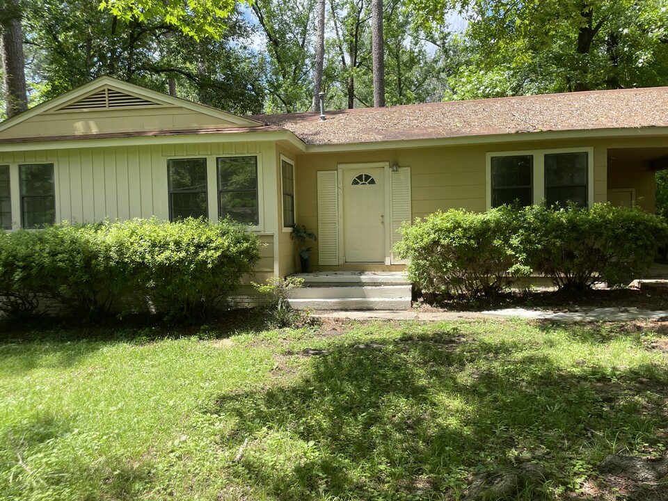 186 N Sunset Terrace in Jackson, MS - Building Photo