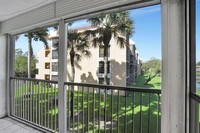 6124 Coral Lake Dr in Margate, FL - Foto de edificio - Building Photo