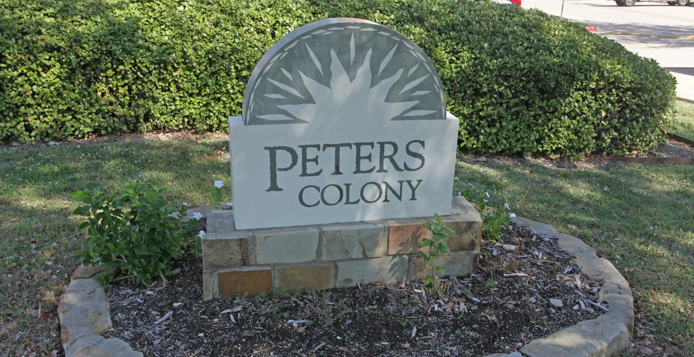 Peters Colony in Carrollton, TX - Building Photo