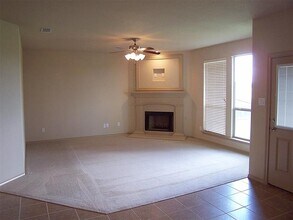 9216 Liberty Crossing Dr in Fort Worth, TX - Foto de edificio - Building Photo