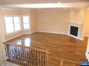 811 Edgewood Ln in Fort Lee, NJ - Foto de edificio - Building Photo