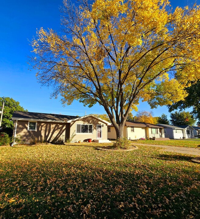 1719 N Taylor Ave in Grand Island, NE - Foto de edificio