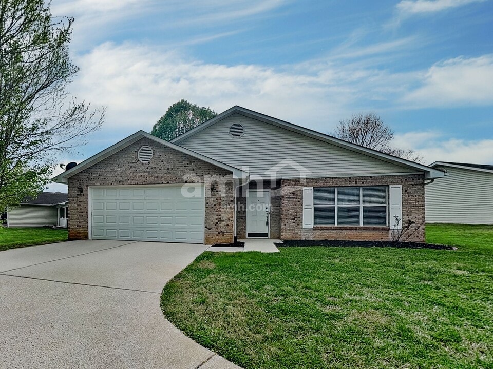 2637 Druid Hill Dr in Maryville, TN - Foto de edificio