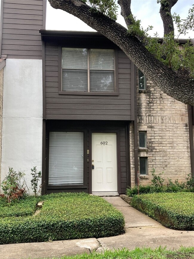 property at 2601 S Braeswood Blvd