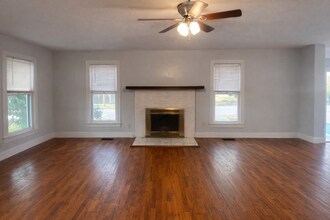 832 S Bois D Arc Ave in Tyler, TX - Building Photo - Building Photo