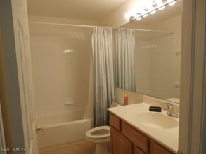 9044 Shadow Glen Way in Ft. Myers, FL - Building Photo - Building Photo