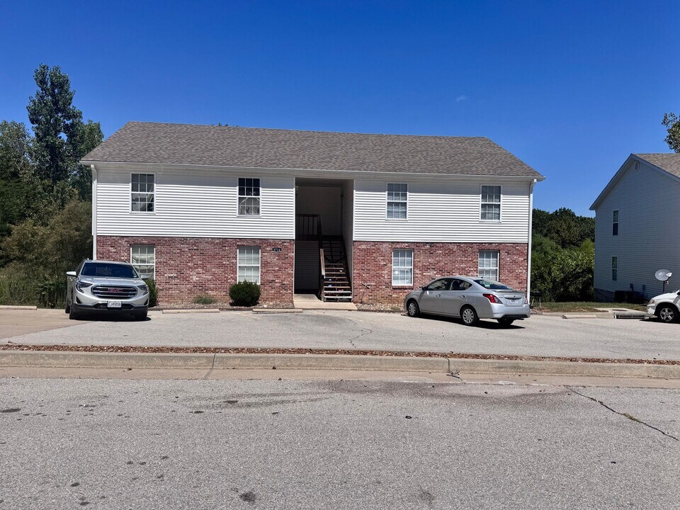3714 Randall Dr in Jefferson City, MO - Building Photo